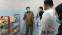 Wali Kota Malang meninjau gudang bahan baku SPPG Buring. (bas_11zon Wali Kota Malang Tinjau Langsung SPPG Buring, Perketat Pengawasan MBG