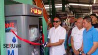 Wali Kota Malang meresmikan SPAM berbasis digital di Pasar Klojen. (bas_11zon Pemkot Malang Resmikan Stasiun Pengisian Air Minum Berbasis Digital Pertama di Indonesia