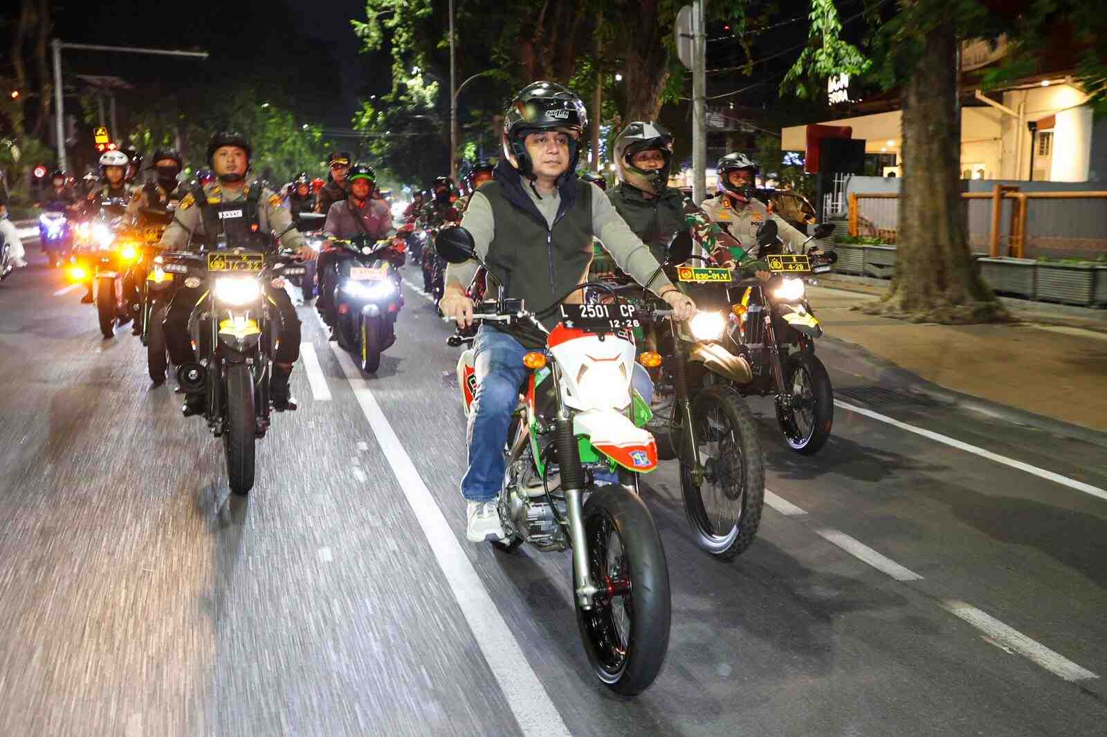 Pimpin Patroli Gabungan, Wali Kota Eri Cahyadi Pastikan Surabaya Aman dan Kondusif