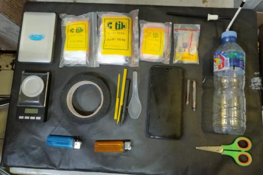 Barang bukti yang berhasil diringkus dari kediaman pelaku AM. (ist)