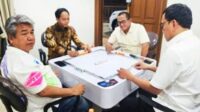 Menhut Raja Juli Antoni Bantah Kenal Azis Wellang di Foto Viral Main Domino