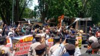 Ratusan Massa Aksi Gelar Unjuk Rasa, Minta Pemkab Tutup Aktifitas Stock Pail Sawdust dan Tertibkan Tambang Galian C