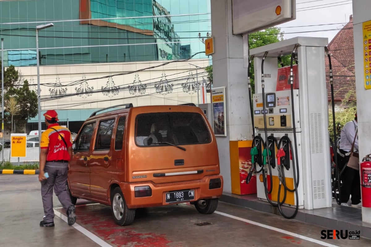 BBM Premium Langka, SPBU Swasta di Kota Malang Masih Tetap Diminati Konsumen 1 BBM Premium mengalami kelangkaan di SPBU Swasta. (Seru.co.id/bas)