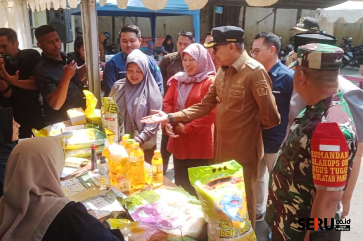 Wali Kota Malang meninjau pelaksanaan GPM di Kedungkandang Pemkot Malang Pastikan Distribusi Beras SPHP Merata, GPM Digelar hingga Akhir Tahun