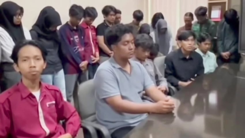 Begini Kronologi Maba Unsri Dipaksa Berciuman Sesama Jenis Begini Kronologi Maba Unsri Dipaksa Berciuman Sesama Jenis