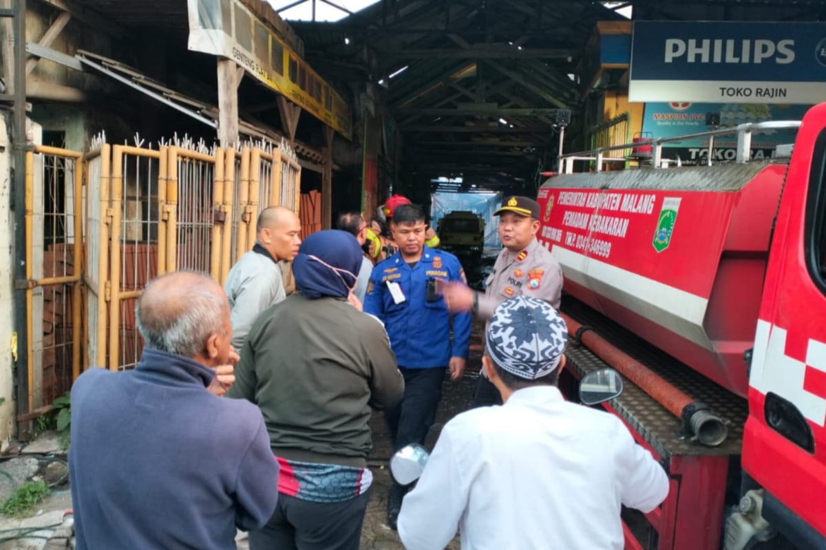 Toko Bangunan di Sumberpucung Terbakar, Kerugian hingga Rp1 Miliar
