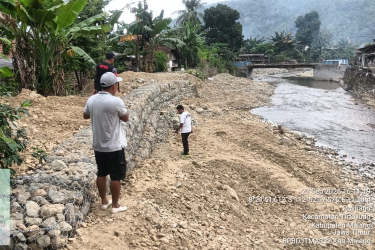BPBD Kabupaten Malang dan Warga Pujiharjo Normalisasi Sungai Tundo untuk Cegah Dampak Banjir