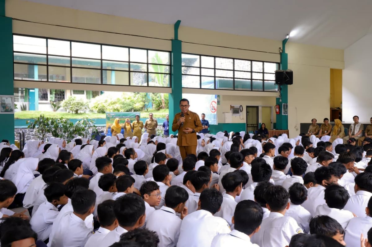 Momen Batu Greenation Goes to School, Wali Kota Batu Dengarkan Curhat Pelajar Soal MBG