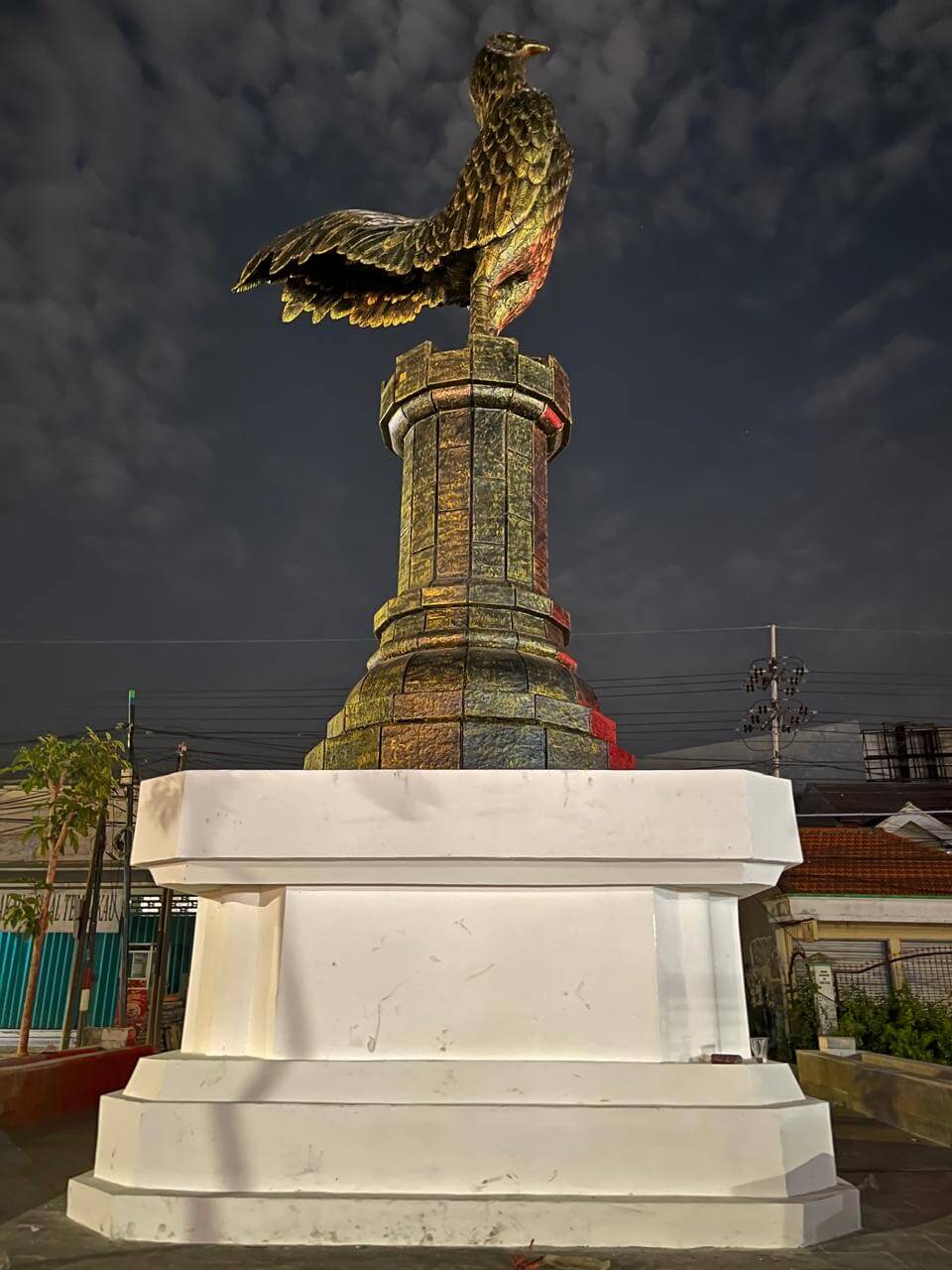 Jadi Simbol Perjuangan Raden Sawunggaling, Warga Lidah Wetan Sambut Antusias Monumen “Ayam Jago”