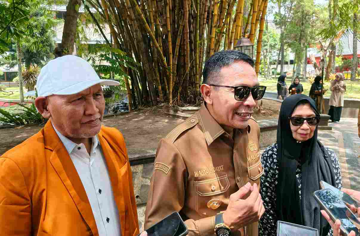 Wali Kota Malang Apresiasi STIE Malangkucecwara Tanam Anggrek Kembalikan Identitas Kota Bunga