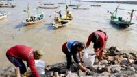 warld day_11zon World Cleanup Day, Pemkot Surabaya Ajak Ribuan Warga Bersihkan Pantai Tambak Wedi