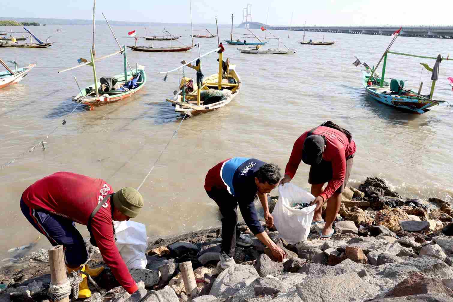 warld day_11zon World Cleanup Day, Pemkot Surabaya Ajak Ribuan Warga Bersihkan Pantai Tambak Wedi