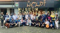 Anggota baru DPC HPI Malang, usai melaksanakan kegiatan pengayaan materi sejarah di Museum Singhasari Malang. (ist_11zon (1) DPC HPI Malang Resmi Mengukuhkan 28 Anggota Baru Lewat Penandatanganan Pakta Integritas
