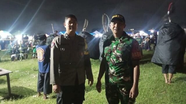 Babinsa Sukun pengamanan pentas kesenian tradisional Bantengan. (ist) Babinsa Sukun Pengamanan Pentas Kesenian Tradisional Bantengan