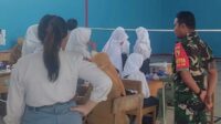 Babinsa Dampingi Puskesmas Blimbing Pemeriksaan Kesehatan Siswa-siswi SMP-SMA Arjuna
