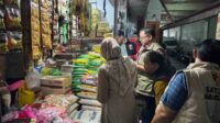 Bapanas dan Satgas Pangan melakukan sidak beras di pasar tradisional di Kota Malang. (ist_11zon Bapanas Temukan Beras Tidak Sesuai Mutu dan HET di Kota Malang