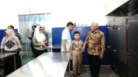 Bupati Malang, MH Sanusi dan rombongan tengah melakukan peninjauan di SPPG di Desa Kidal, Kecamatan Tumpang. (ist Hanya Satu SPPG yang Kantongi SLHS, DPRD Kabupaten Malang Minta 60 Unit Berhenti Sementara