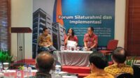 Narasumber Nur Sarifah SH LLM dan Prof Dr M. Nasir MSi PhD menjelaskan Permendiktisaintek 39/2025. (rhd) UM Tuan Rumah Forum Silahturahmi & Implementasi Bahas Permendiktisaintek 39/2025 Penjaminan Mutu Terbaru