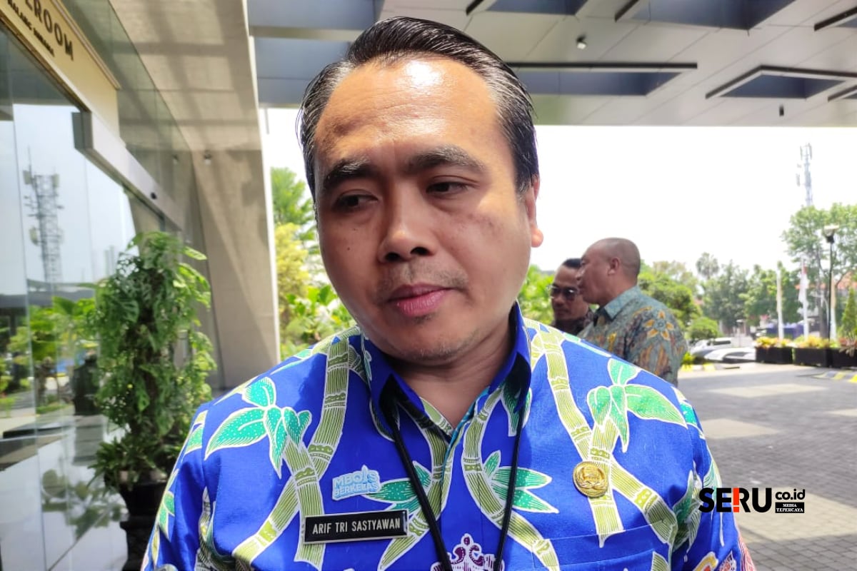 Kelabui OSS Izin Resto Jadi Klub Malam, Kementerian Investasi dan Hilirisasi/BKPM: Laporkan! 1 Kepala Disnaker PMPTSP Kota Malang, Arif Tri Sastyawan, menjawab pertanyaan awak media. (rhd)