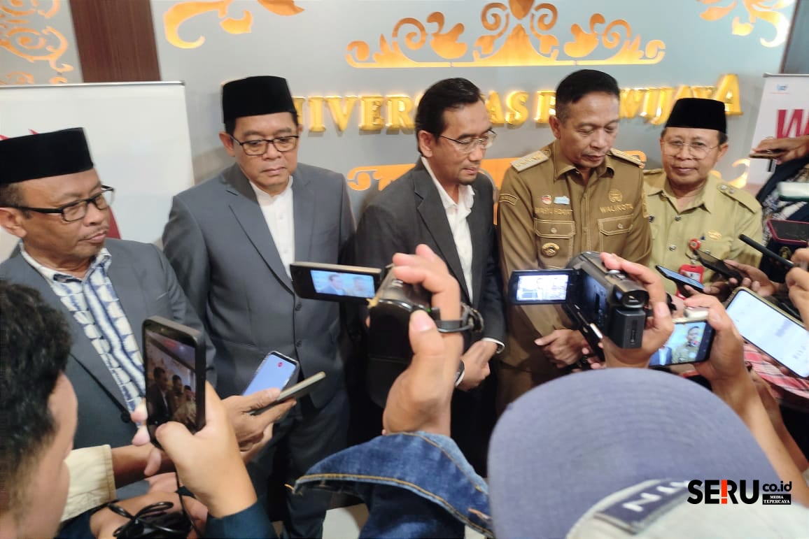 Rektor UB, Wali Kota, Wakil Ketua BWI, Perwakilan Pemprov Jatim, menjawab pertanyaan awak media. (rhd)