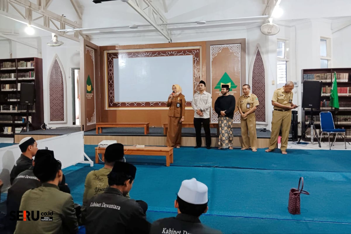 Bapenda Kota Malang memberikan edukasi tentang pajak bagi para santri Ponpes Al-Hikam. (bas)