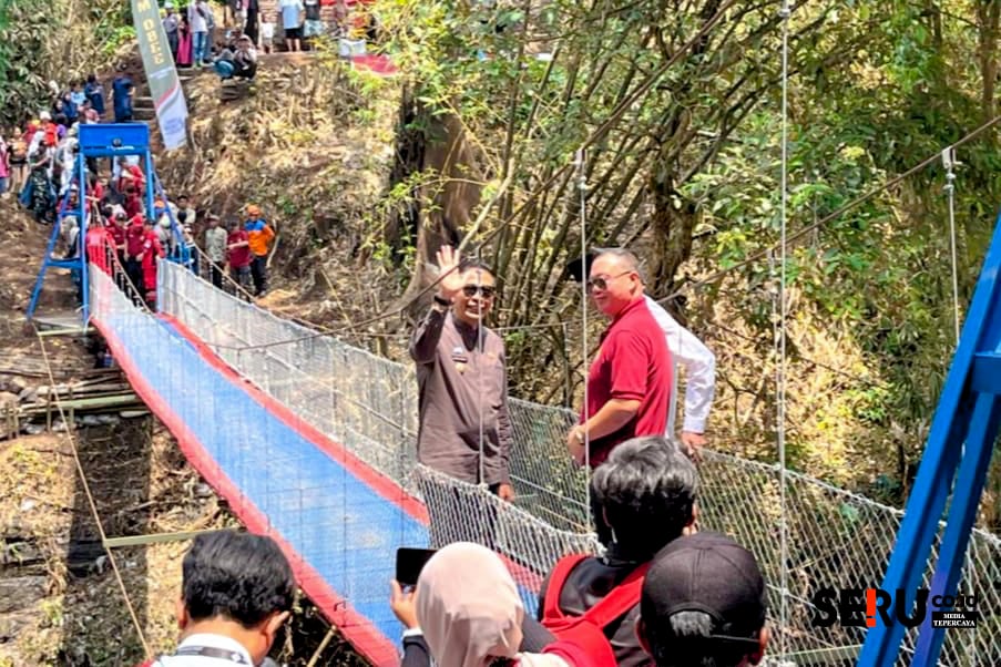 Jembatan Perintis Kedungkandang-Polehan Diresmikan, Dukung Akses Ekonomi dan Pendidikan Warga 1 Wali Kota Malang menjajal jembatan perintis yang dinilai mendukung akses ekonomi dan pendidikan. (bas)