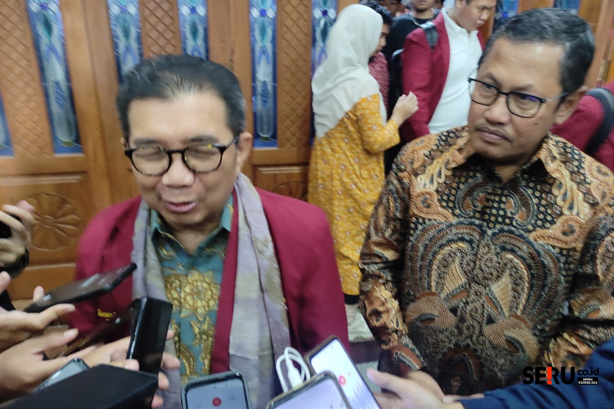 Danantara Indonesia Mesin Baru Optimalkan Aset Produktif Tingkatkan Pertumbuhan Ekonomi 8 Persen 2 Prof Dr Muliaman Darmansyah Hadad dan Prof Dr Nazaruddin Malik, menjawab pertanyaan awak media. (rhd)