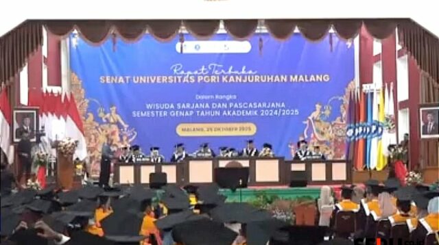 Suasana Wisuda Sarjana dan Pascasarjana Unikama Semester Genap Tahun Akademik 2024/2025. (rhd) Unikama Lepas 712 Wisudawan Terserap Kerja 80 Persen Sebelum Wisuda