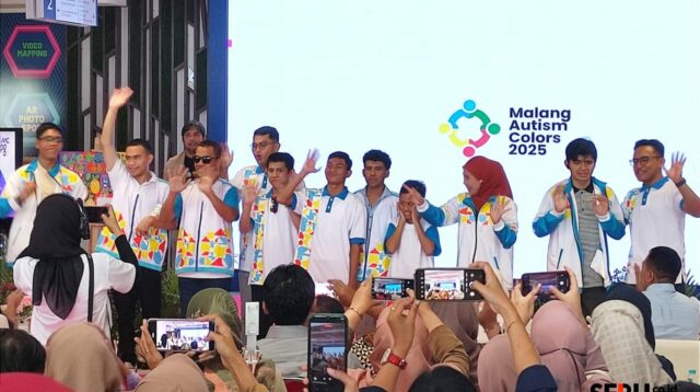 Salah satu penampilan luar biasa fashion show oleh anak-anak surga, membuat bangga dan haru. (rhd) Bangga dan Haru Warnai Malang Autism Colors 2025, Anak-anak Surga Tampil Luar Biasa