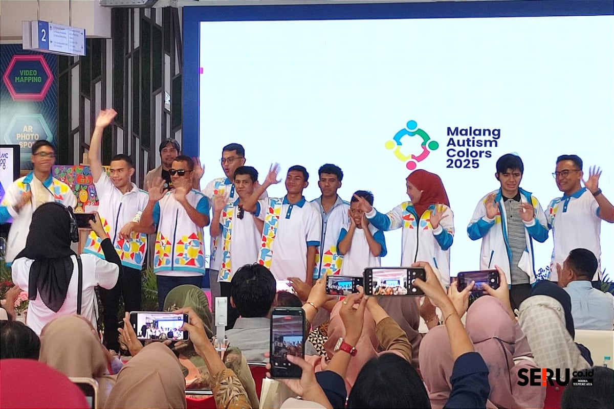 Salah satu penampilan luar biasa fashion show oleh anak-anak surga, membuat bangga dan haru. (rhd) Bangga dan Haru Warnai Malang Autism Colors 2025, Anak-anak Surga Tampil Luar Biasa