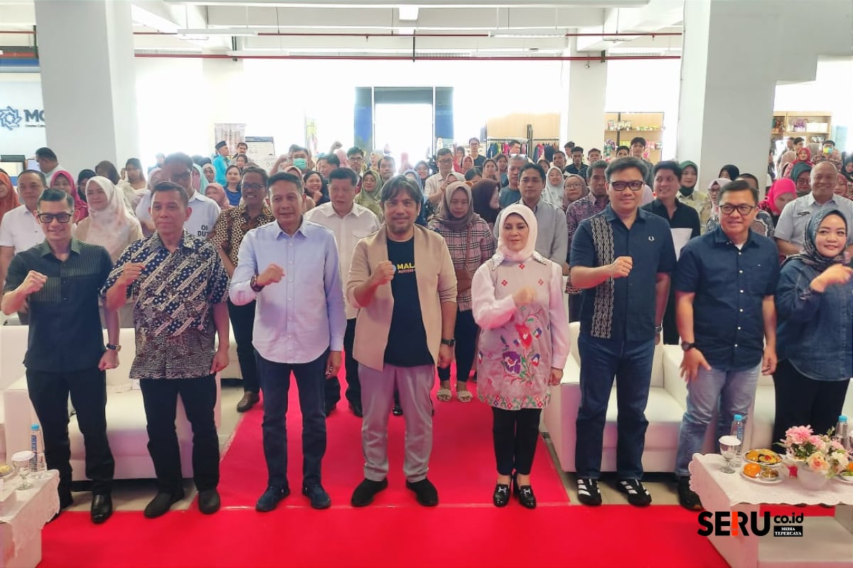 Bangga dan Haru Warnai Malang Autism Colors 2025, Anak-anak Surga Tampil Luar Biasa 2 Foto bersama jajaran Forkopimda plus, orang tua, peserta seminar dan pengunjung MCC dalam MACo 2025. (rhd)