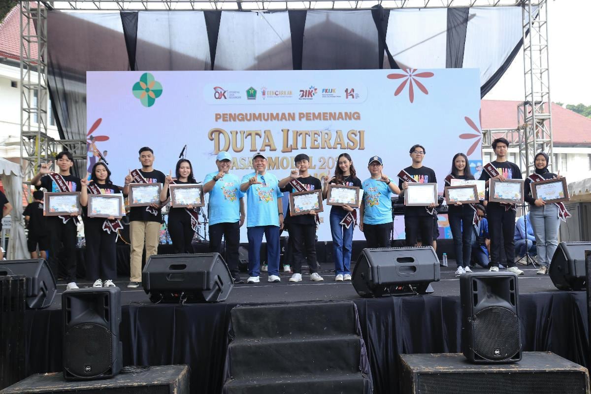 BIK 2025, OJK Malang Dorong Financial Evolution Menuju Kemandirian Keuangan 1 Para pemenang Duta Literasi Pasar Modal 2025. (ist