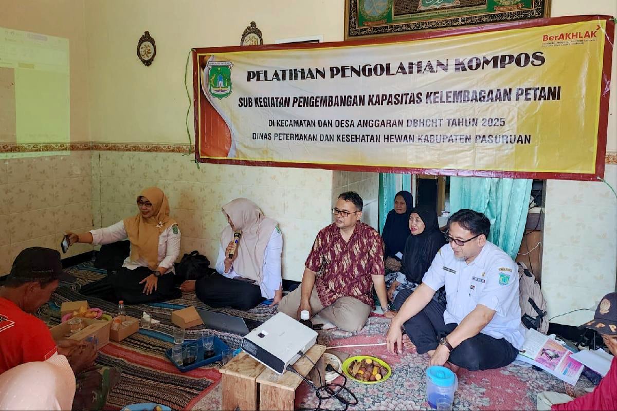 Sekda dan Asisten 1 Kabupaten Pasuruan berikan bimtek kepada peternak dan petani. (ist)