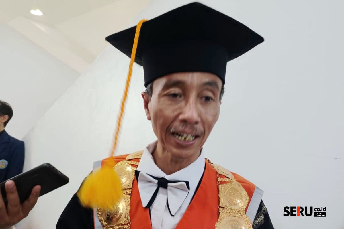Polinema Lepas 1.073 Wisudawan Berdaya Saing Global Sejalan Diktisaintek Berdampak 1 Direktur Polinema, Ir Supriatna Adhisuwignjo ST MT, menjawab pertanyaan awak media. (rhd)