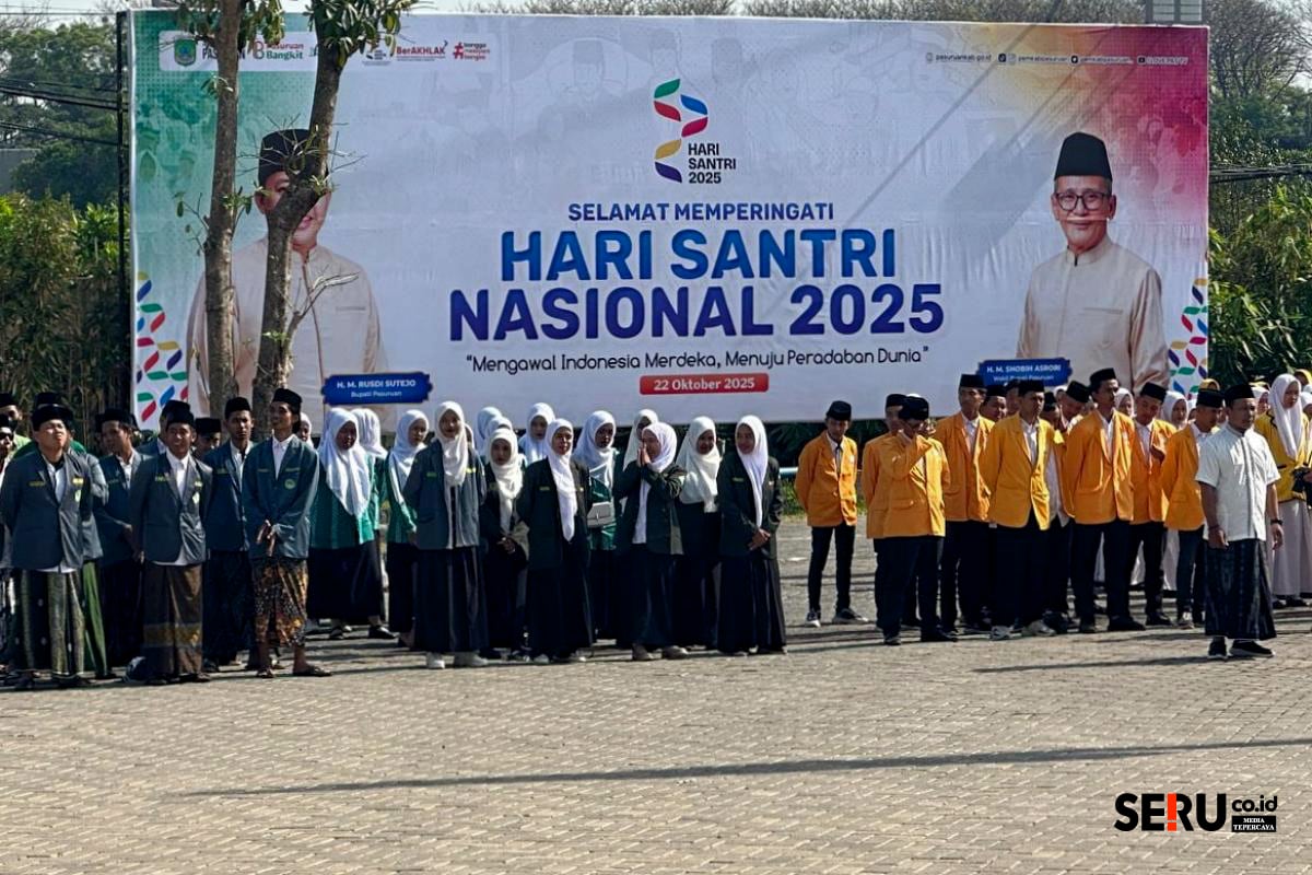 Mengawal Indonesia Merdeka Menuju Peradaban Dunia, Wakil Bupati Pimpin Apel HSN 2025 2 Para santri peserta apel Hari Santri Nasional (HSN) 2025. (rif)