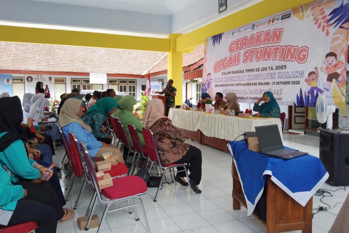 TMMD ke-126 Kodim 0818 Sosialisasi Pencegahan Stunting di Desa Lebakharjo