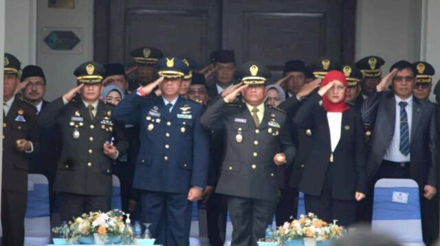 Dandim 0833 hadiri upacara Hari Sumpah Pemuda ke-97 di Balai Kota Malang. (ist) Dandim 0833 Hadiri Upacara Hari Sumpah Pemuda ke-97 di Balai Kota Malang