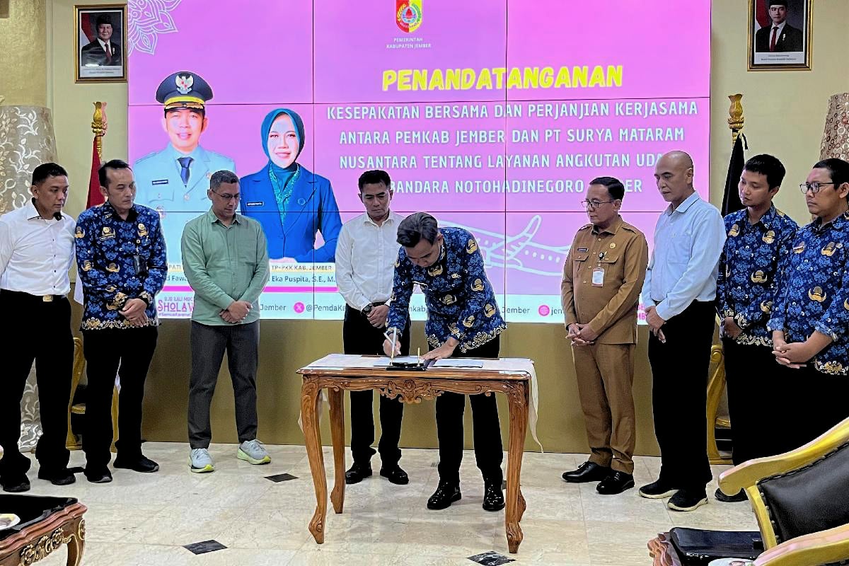 Pemkab Jember-Fly Jaya MoU Penerbangan Permanen Jember-Jakarta