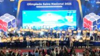 Para pemenang peraih medali emas OSN 2025. (rhd) Olimpiade Sains Nasional 2025 Antar DKI Jakarta Juara Umum, Jatim Runner-up