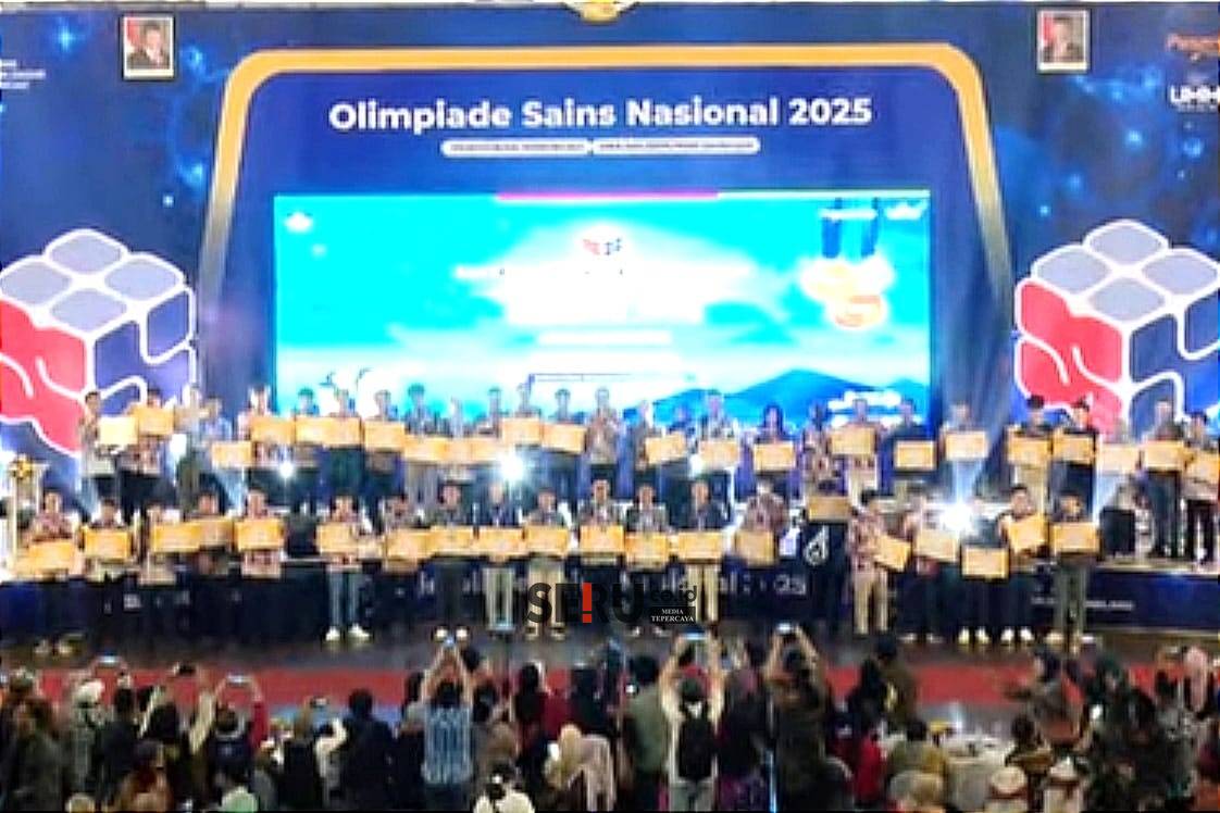 Para pemenang peraih medali emas OSN 2025. (rhd) Olimpiade Sains Nasional 2025 Antar DKI Jakarta Juara Umum, Jatim Runner-up