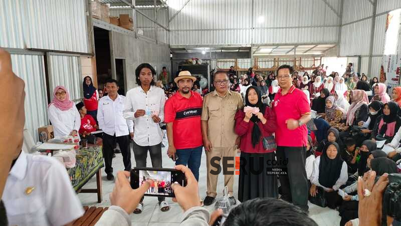 Para penerima BLT Cukai tembakau. (Seru.co.idudi) Dinsos Pamekasan Pastikan Penyaluran BLT Cukai Tepat Sasaran ke Ribuan Buruh Rokok