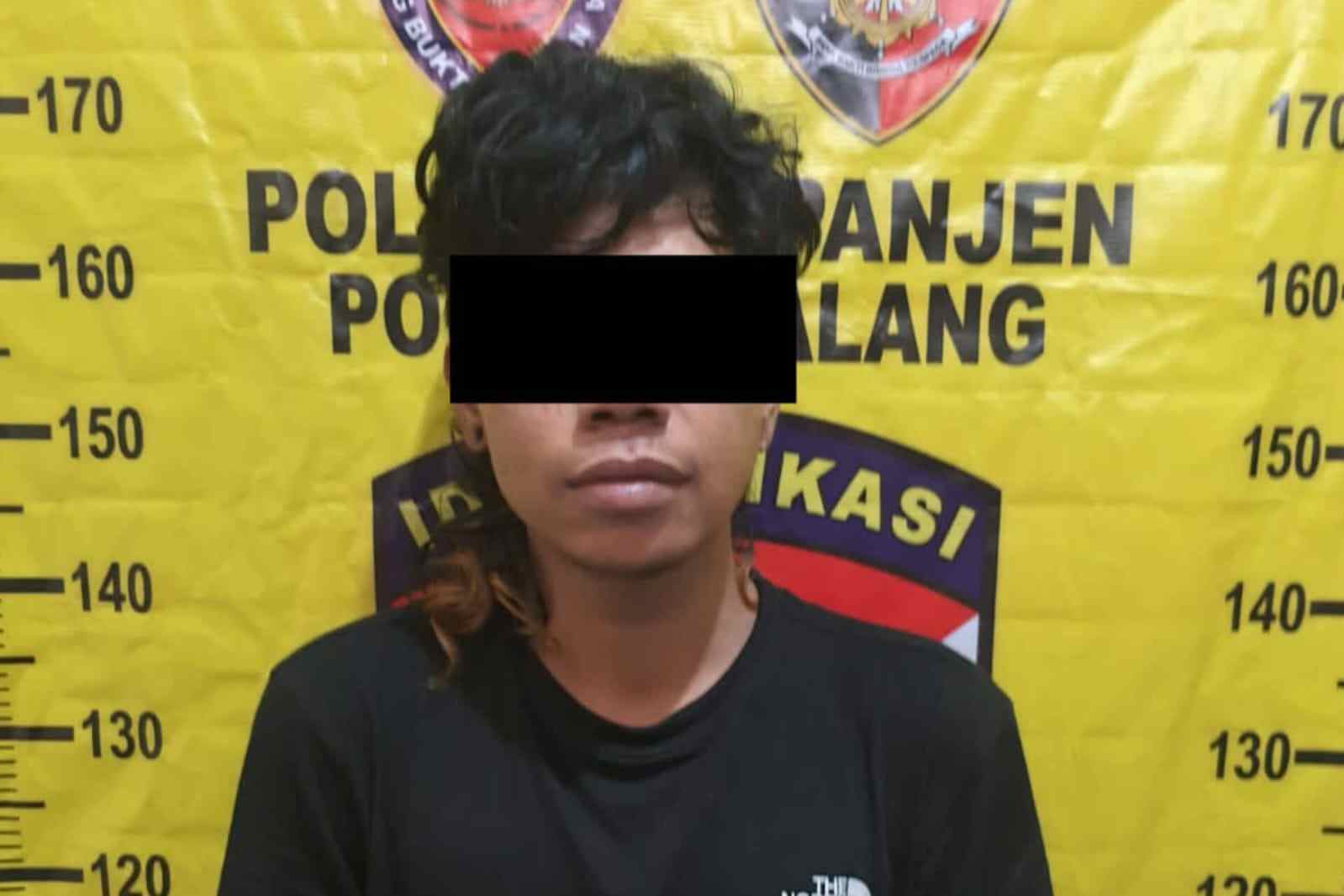 Pria Asal Pagak Ditusuk Kenalannya di Stadion Kanjuruhan Hingga Bersimbah Darah 1 Pria Asal Pagak Ditusuk Kenalannya di Stadion Kanjuruhan Hingga Bersimbah Darah
