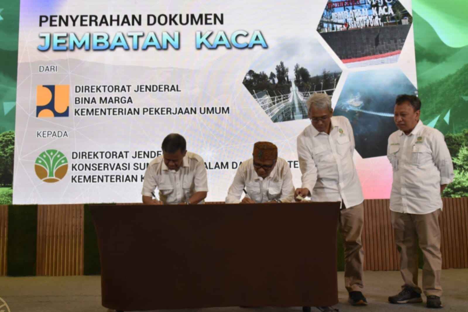 Kawasan TNBTS Miliki Jembatan Kaca, Semakin Memukau