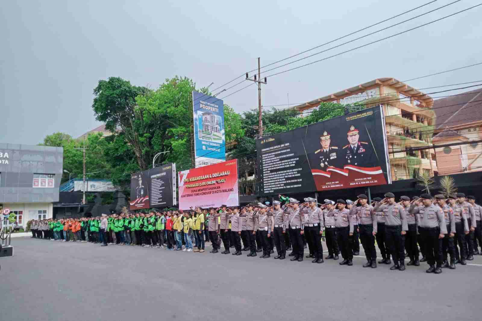 Polresta Malang Kota menggelar apel kebangsaan bersama para ojol. (bas_11zon Polresta Malang Kota Gandeng Ojol Cegah Gangguan Kamtibmas Berbasis Digital