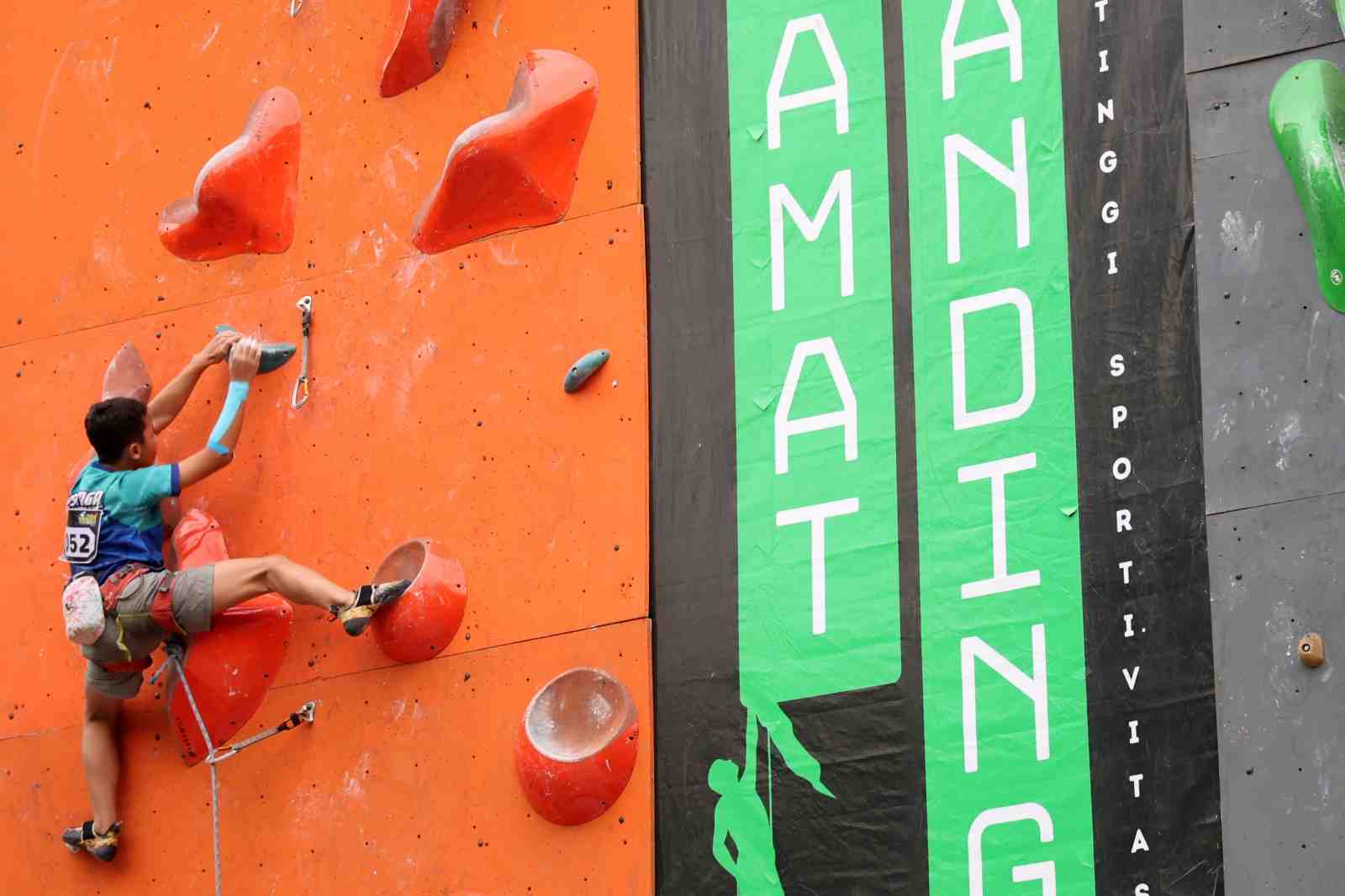 Ramaikan Piala Wali Kota Surabaya, Ratusan Peserta Ikuti Kejuaraan Panjat Tebing