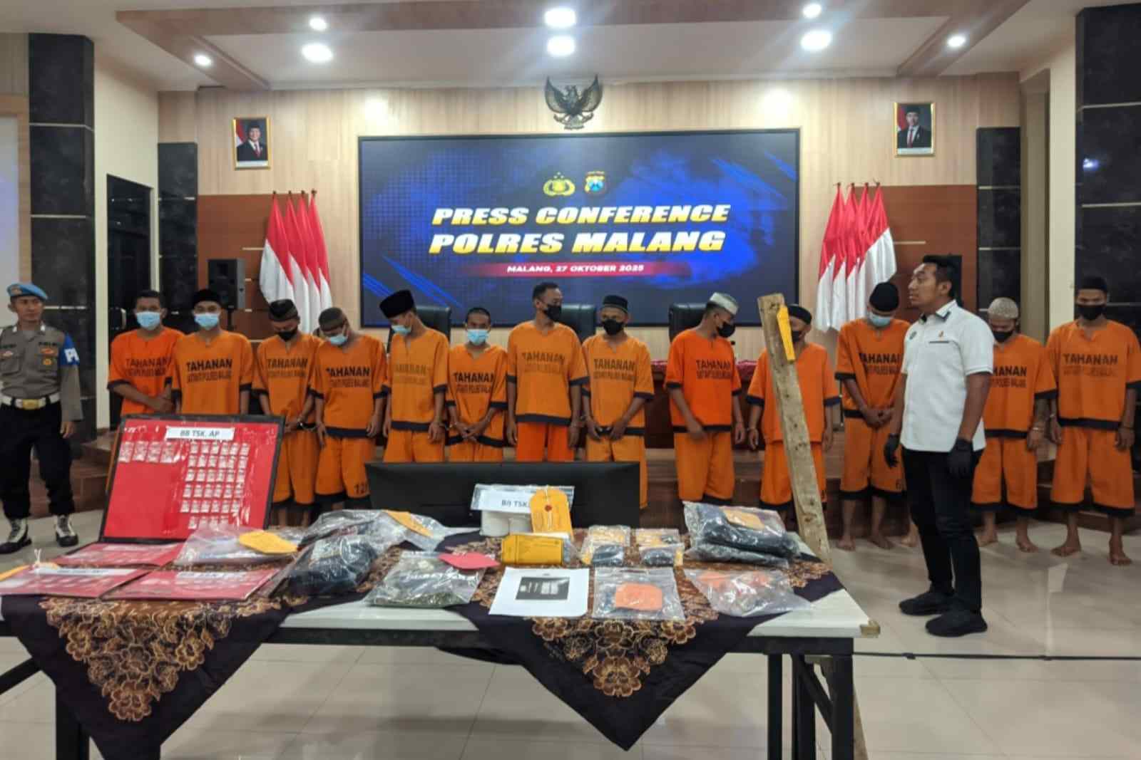 Rilis kasus pengedar dan penyalahgunaan narkoba di Polres Malang. (Wul_11zon Satreskoba Polres Malang Ungkap 10 Kasus Narkoba, Selamatkan Ribuan Jiwa