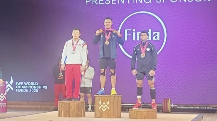 Rizki Juniansyah Pecahkan Rekor Dunia dan Sabet Dua Emas Kejuaraan Dunia Angkat Besi