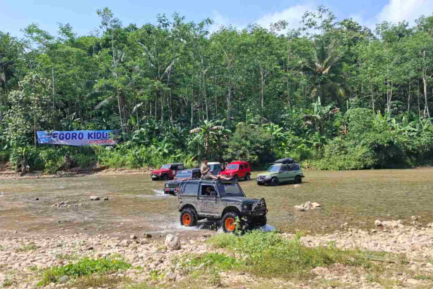 Rute Sungai yang dilalui paket wisata Segorokidul Jeep Adventure. (wul_11zon Segorokidul Jeep Adventure, Sensasi Wisata Baru di Malang Selatan Sambut Libur Nataru 2026