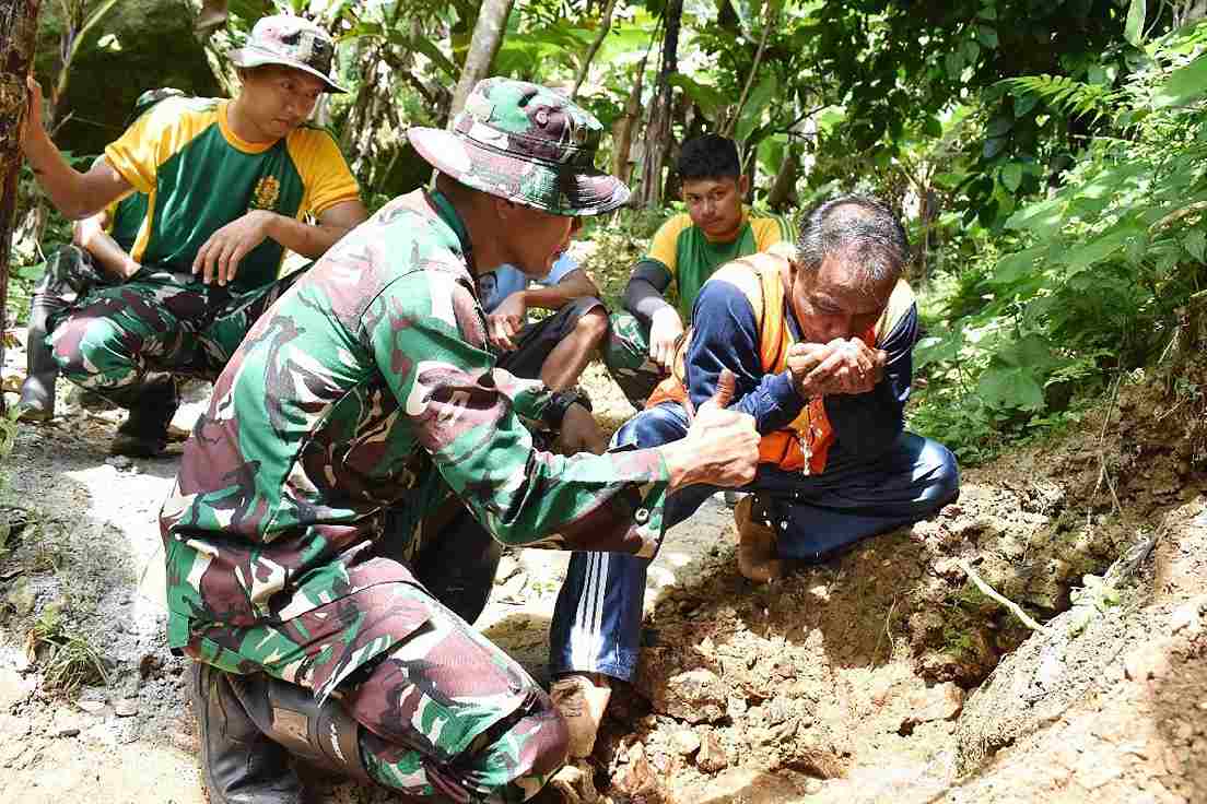 Satgas TMMD 126 Kodim 0818/Malang-Batu Tinjau dan Cek Pipanisasi di Dusun Sengkaringan