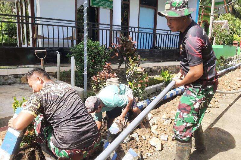 TMMD 126 Kodim 0818, TNI dan warga kebut pipanisasi penuhi kebutuhan air bersih. (ist) TMMD 126 Kodim 0818, TNI dan Warga Kebut Pipanisasi Penuhi Kebutuhan Air Bersih